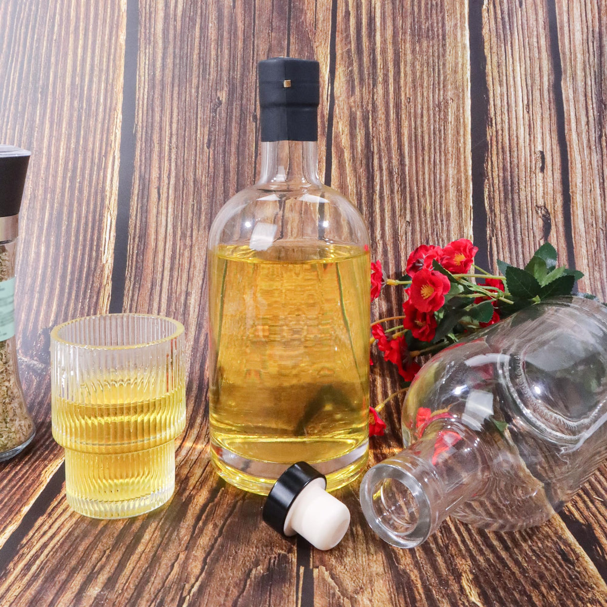 4 Pack 25oz Clear Glass Bottles with Cork Lids E50143